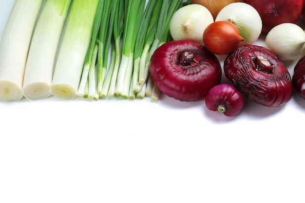 Zbliżenie świeżych warzyw na stole